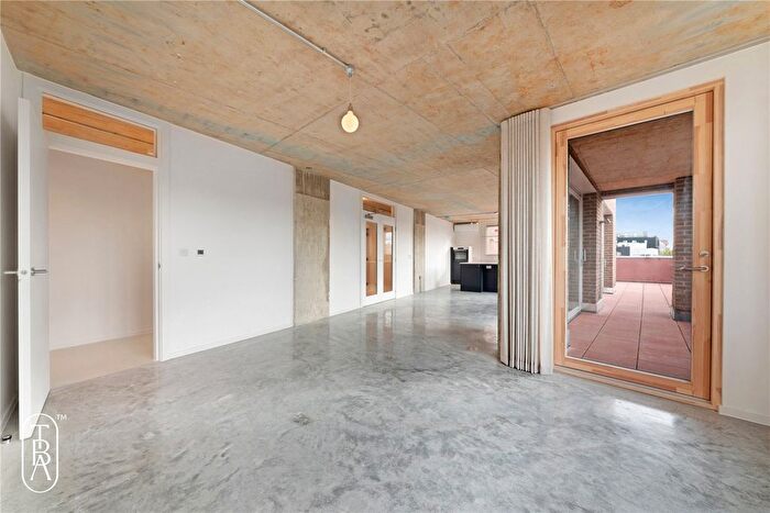 3 Bedroom Flat To Rent In London Lane, London, E8