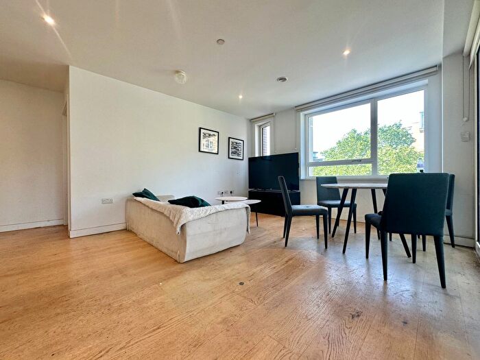 2 Bedroom Flat To Rent In Walworth Road, London, SE17