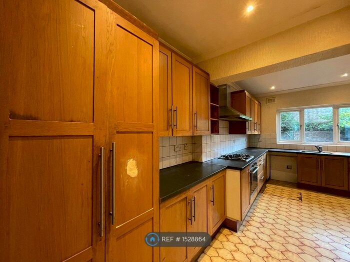 4 Bedroom Terraced House To Rent In Willoughby Lane, London, N17