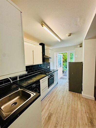2 Bedroom Flat To Rent In Bedroom Ground Floor Flat, Stow Crescent, Walthamstow, - £ Pcm, E17