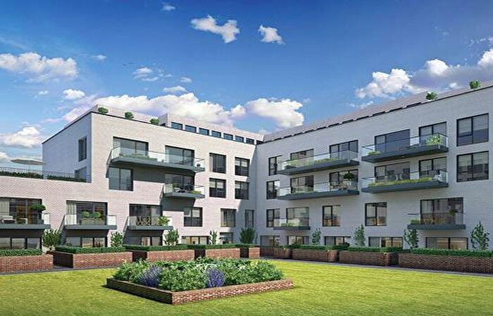 3 Bedroom Apartment To Rent In Fairmont Mews, London, NW2