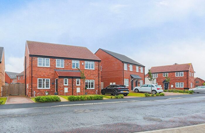 3 Bedroom Semi-Detached House For Sale In Pinetree Drive, Cygnet Park, NE12