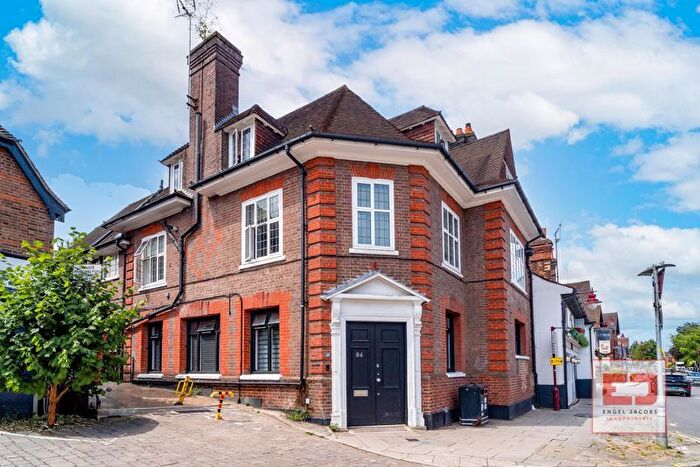 2 Bedroom Flat For Sale In Watling Street, Radlett, WD7