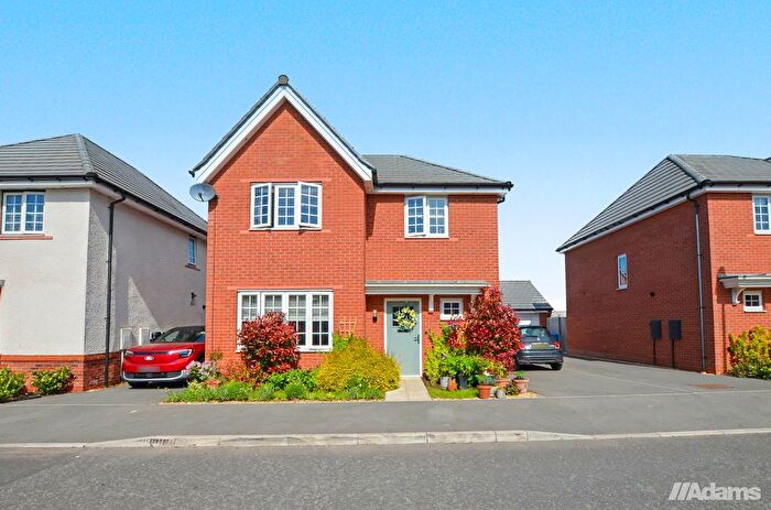 4 Bedroom Detached House For Sale In Bar Hill Close, Sandymoor, WA7