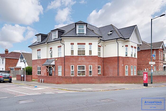 2 Bedroom Flat For Sale In Bennett Road, Bournemouth, BH8