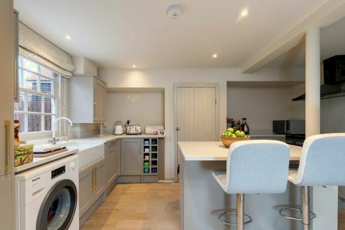 4 Bedroom Property To Rent In London Road, Mitcham, CR4