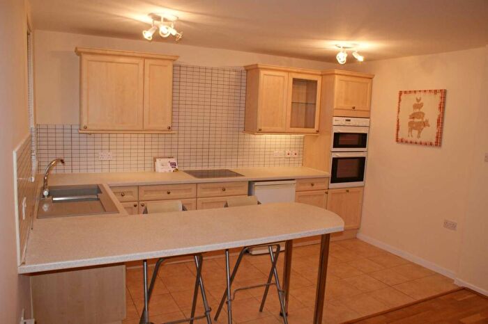 2 Bedroom Apartment To Rent In Close To Town Centre, HP2