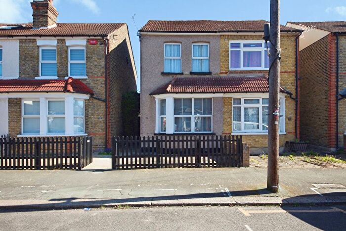 2 Bedroom Semi Detached House For Sale In Drummond Road, Romford, RM7