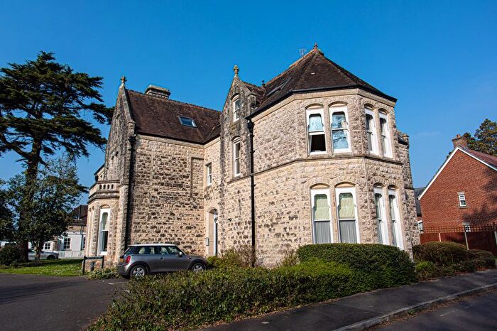 2 Bedroom Flat For Sale In Bartletts Elm, Langport, TA10