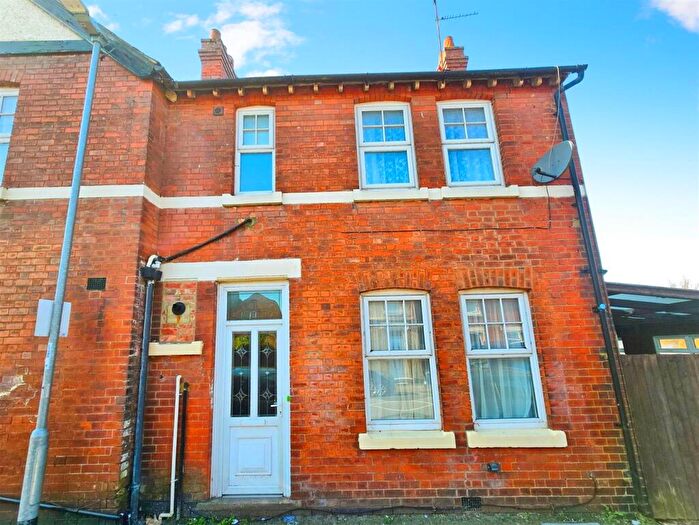 3 Bedroom Terraced House To Rent In Robinson Road, Rushden, NN10