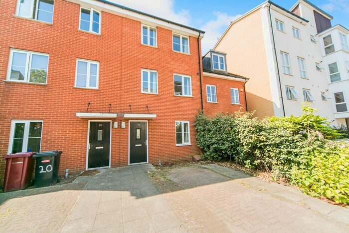 3 Bedroom Terraced House To Rent In Gweal Avenue, Reading, RG2