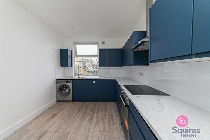 2 Bedroom Flat For Sale In Bell Lane, Hendon, NW4