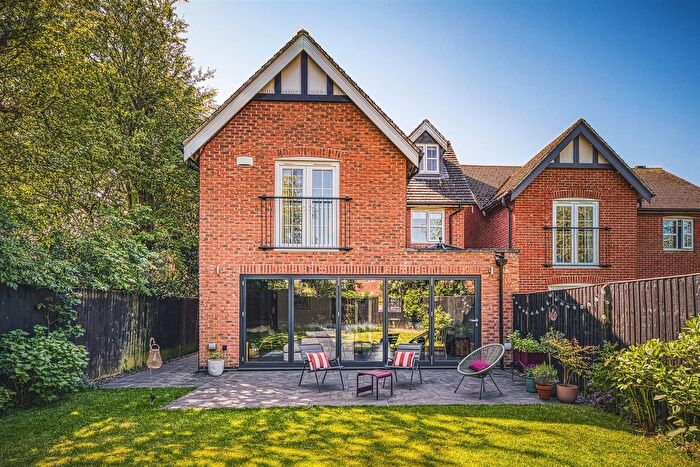 5 Bedroom Detached House For Sale In Willow Tree Court, Mickleover, DE3