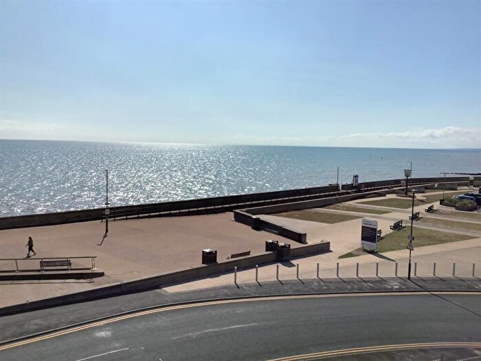 2 Bedroom Apartment For Sale In Marine Drive, Hornsea, HU18