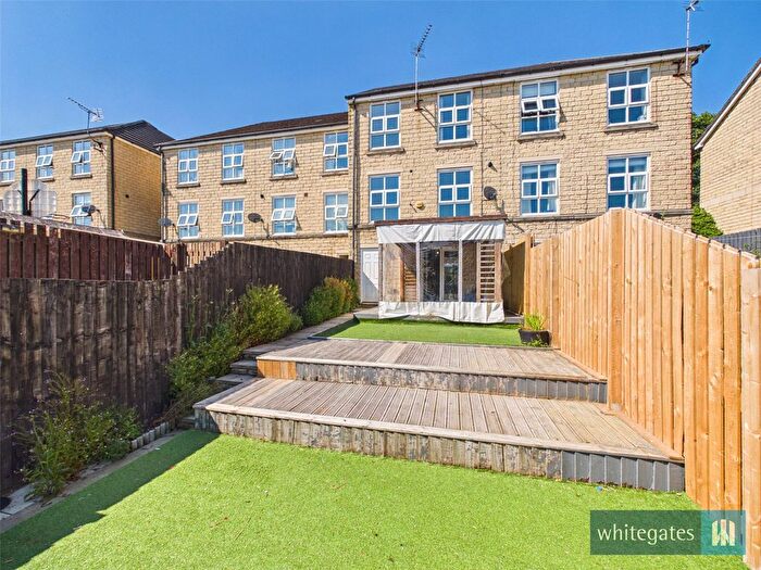 4 Bedroom Town House For Sale In Thornton Road, Thornton, Bradford, West Yorkshire, BD13