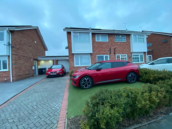 4 Bedroom Semi-Detached House To Rent In Amberley Green, Birmingham, B43