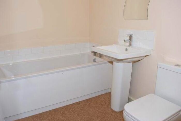 3 Bedroom Town House To Rent In Barnsbridge Grove, Barnsley, S70