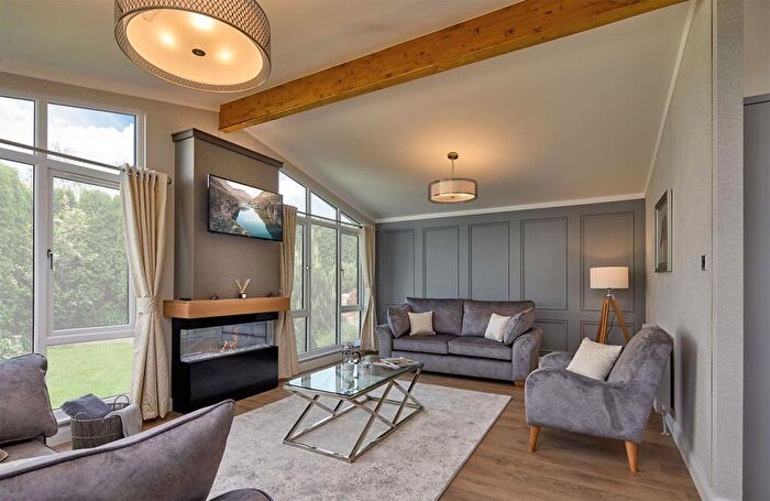 2 Bedroom Park Home For Sale In Newport, Isle Of Wight, PO30