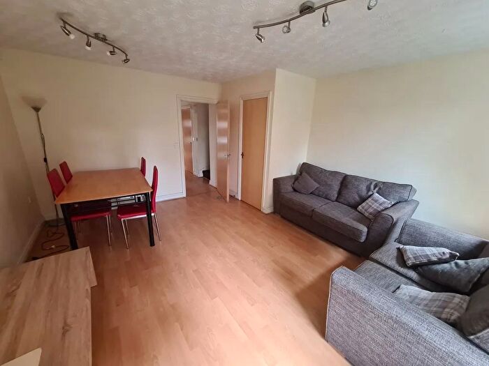 4 Bedroom Flat To Rent In Stockwell Park Road, London, SW9