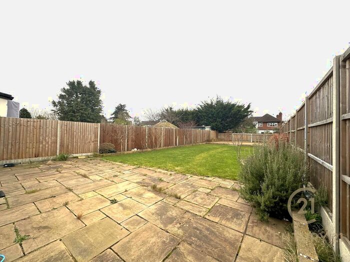 4 Bedroom Semi-Detached House To Rent In Matlock Way, New Malden, KT3