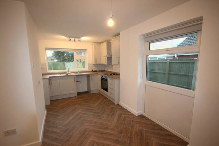 3 Bedroom Bungalow To Rent In Clifton Road, Swadlincote, Derbyshire, DE12