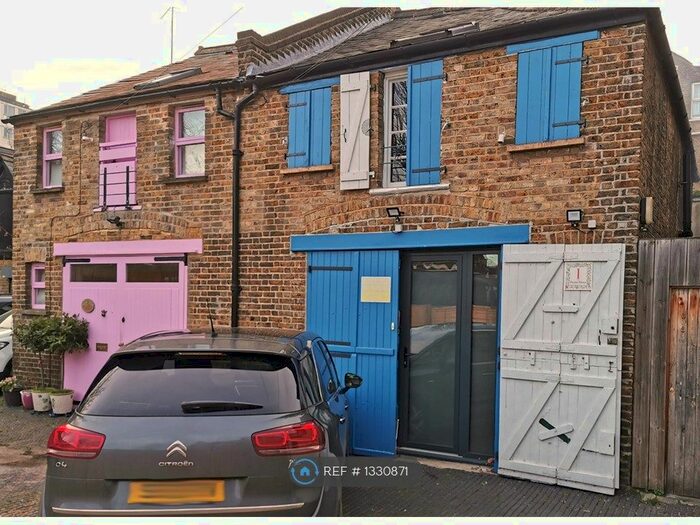 2 Bedroom Semi-Detached House To Rent In Florist Mews, London, SE6
