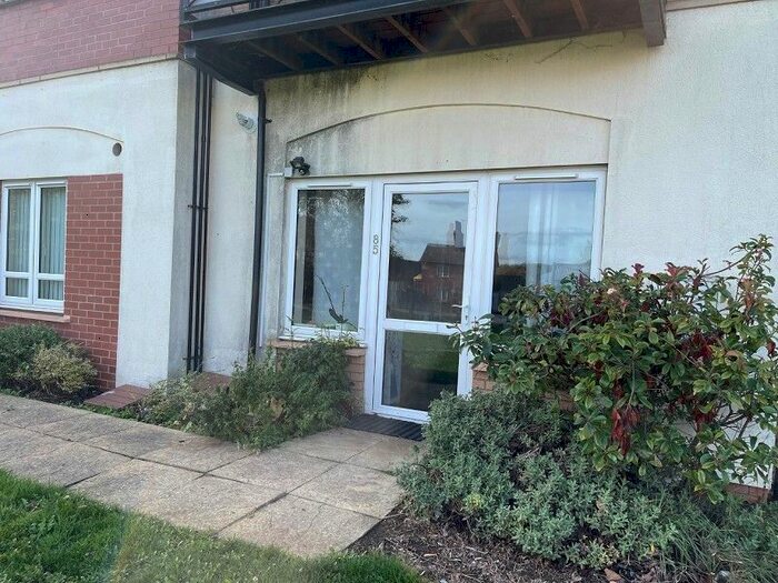 2 Bedroom Flat To Rent In Pomfret Court, River View, Northampton, Northamptonshire., NN4