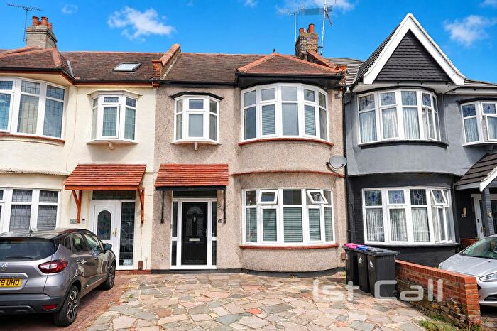 3 Bedroom Terraced House For Sale In Tickfield Avenue, Southend On Sea, SS2