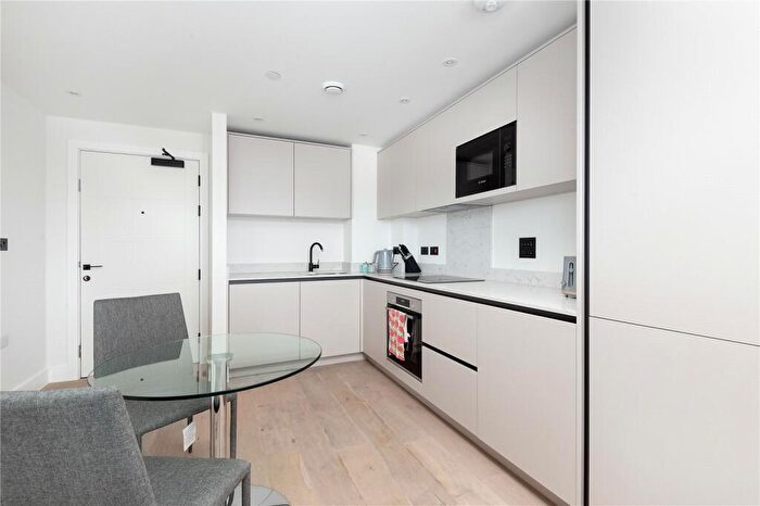 1 Bedroom Apartment To Rent In Irene House, Balham High Road, London, SW12