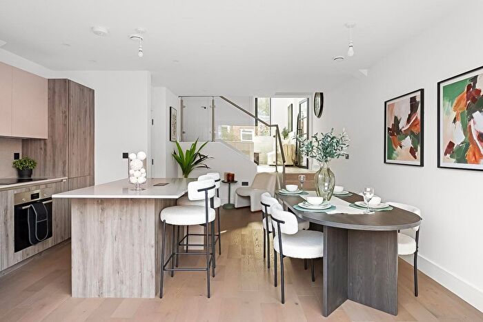 3 Bedroom Property For Sale In Hermitage Place, SE19