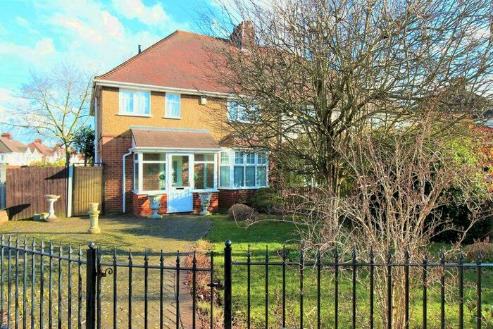 4 Bedroom Semi-Detached House To Rent In Central Broxbourne, Hertfordshire, EN10