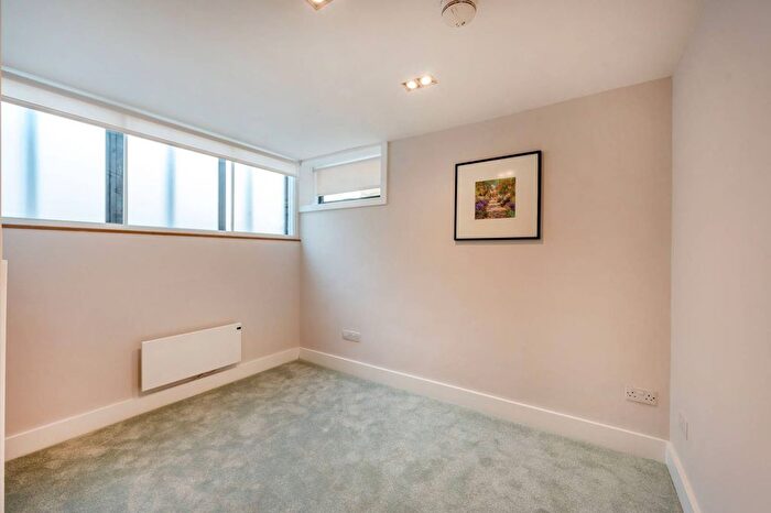 2 Bedroom End Of Terrace House To Rent In Chestnut Mews, Richmond, London, SW14