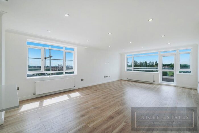 2 Bedroom Apartment To Rent In Mayflower Lodge, Regents Park Road, - See D Virtual Tour!, N3
