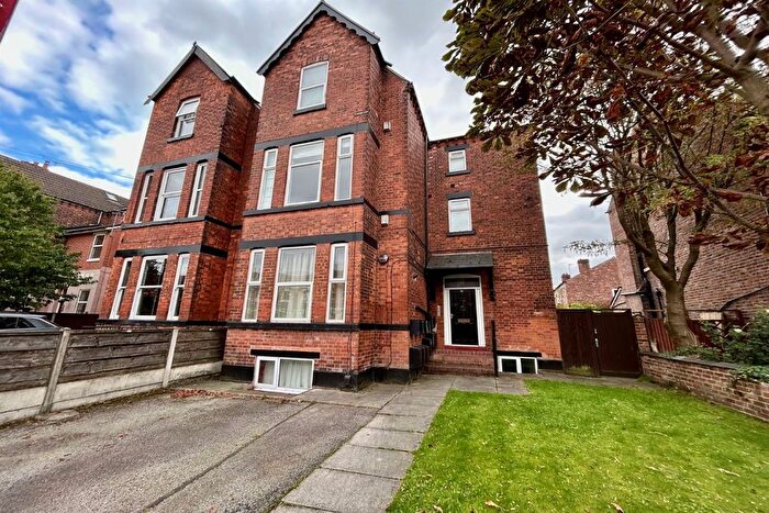 2 Bedroom Flat For Sale In Atwood Road, Didsbury, M20