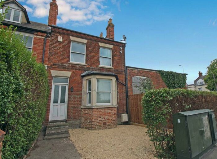 2 Bedroom End Of Terrace House To Rent In Broadway, Central Didcot, OX11