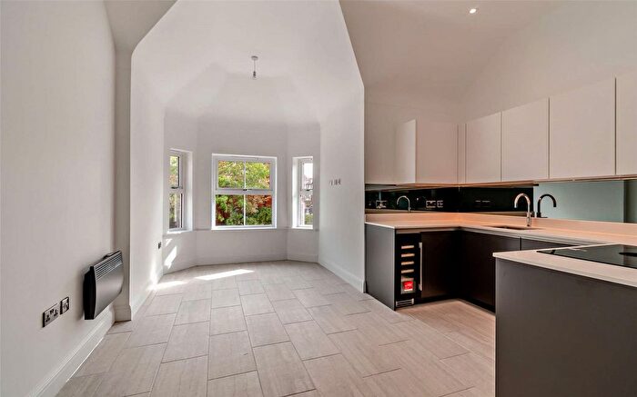 2 Bedroom Flat To Rent In Addison Road, Hale, Altrincham, Greater Manchester, WA15