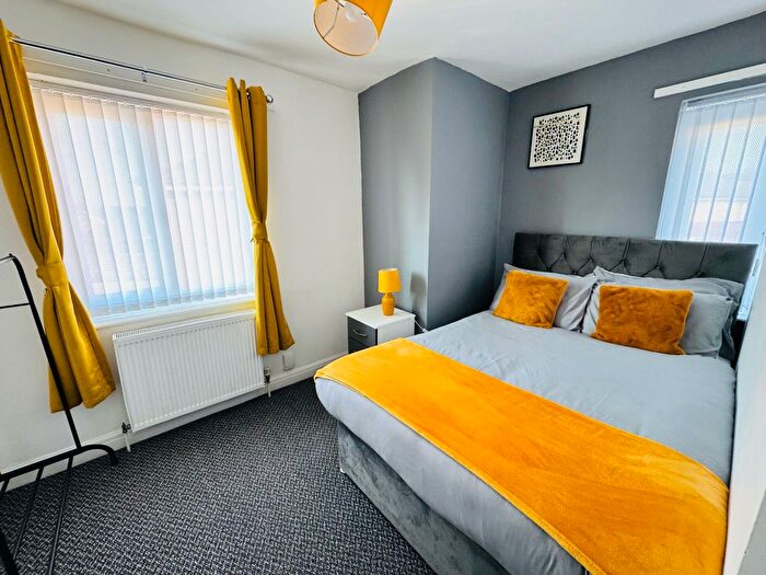 5 Bedroom Detached House To Rent In Victoria Road, Cradley Heath, West Midlands, B64
