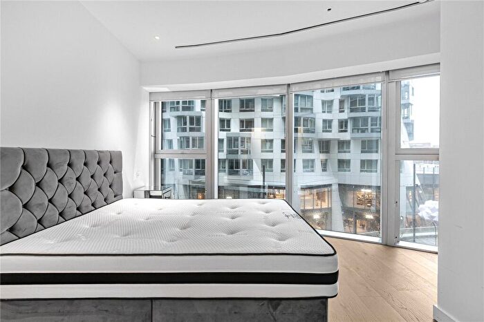 Studio To Rent In Electric Boulevard, London, SW11