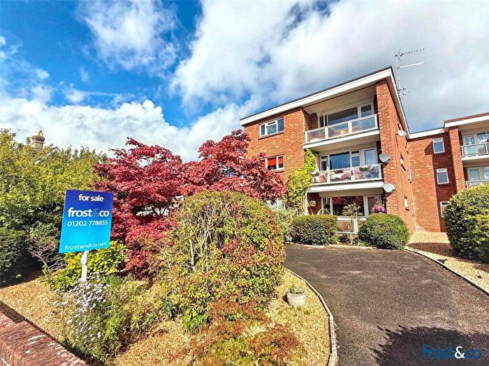 2 Bedroom Apartment For Sale In Pascoe Close, Poole, Dorset, BH14
