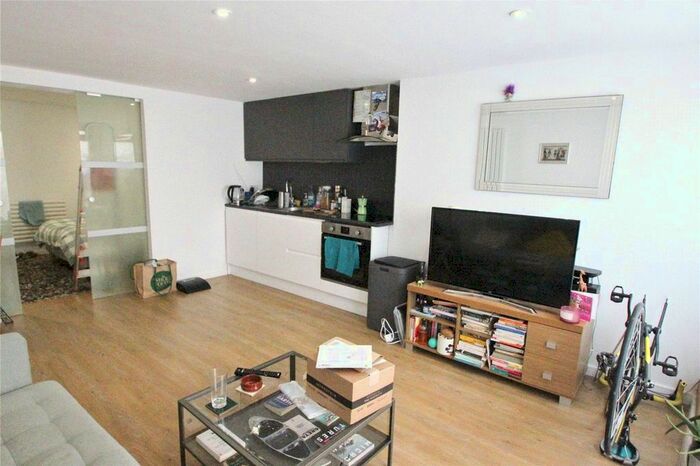1 Bedroom Flat To Rent In Siamese Mews, London, N3