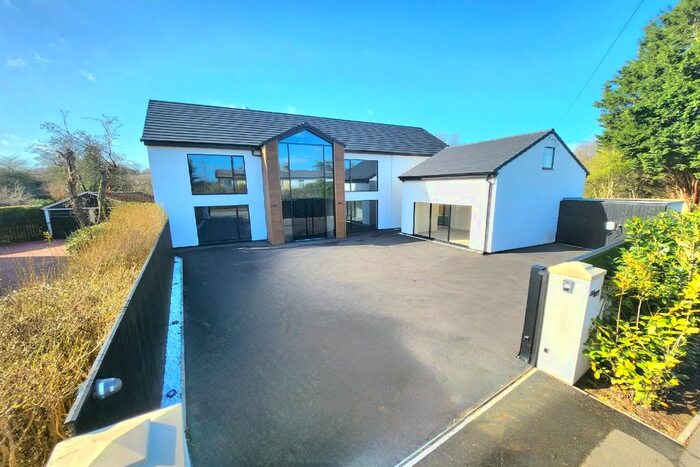 6 Bedroom Detached House For Sale In Northwich Road, Dutton, Warrington, WA4
