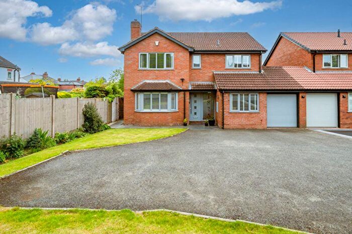 4 Bedroom Link Detached House For Sale In Hagley Road, Oldswinford, Stourbridge, DY8