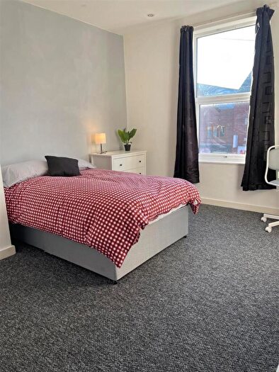 6 Bedroom House To Rent In Queens Road, Hyde Park, Leeds, LS6