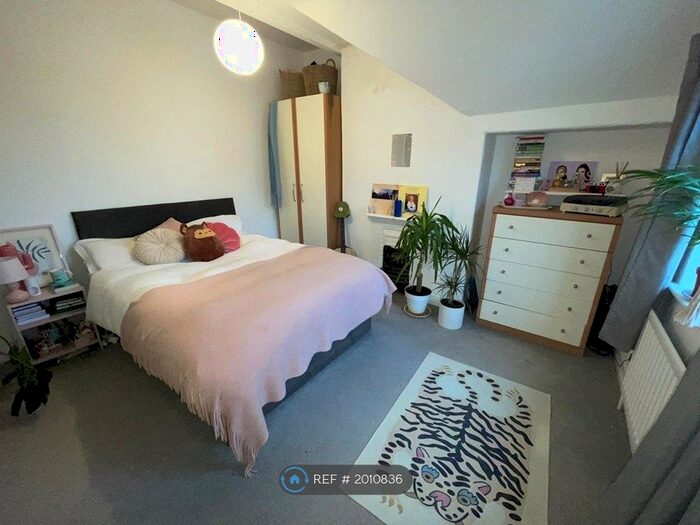 4 Bedroom Terraced House To Rent In Hawthorn View, Leeds, LS7