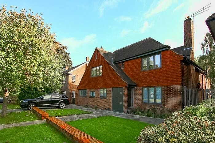 6 Bedroom Detached House To Rent In Frank Dixon Way, London, SE21