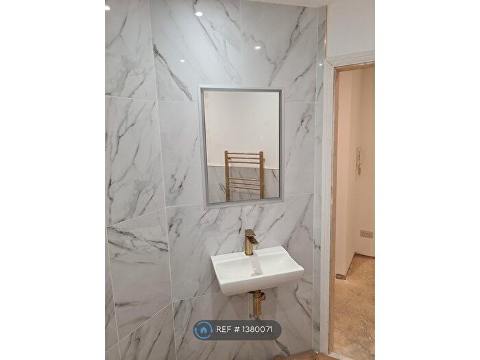 2 Bedroom Flat To Rent In Devonshire Road, London, SW19