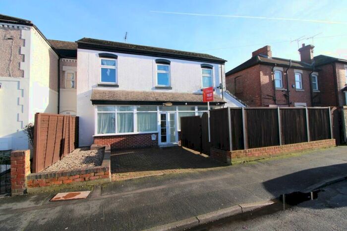 3 Bedroom House To Rent In Sydney Street, Staffordshire, DE14