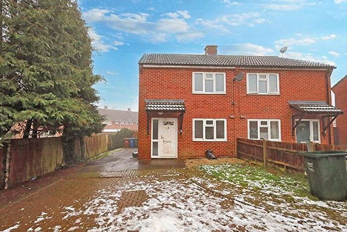 2 Bedroom Semi-Detached House For Sale In Poolside Close, Banbury, OX16