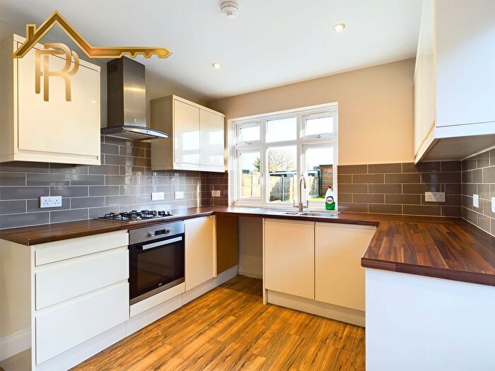 3 Bedroom Bungalow For Sale In Thorndon Avenue, West Horndon, CM13