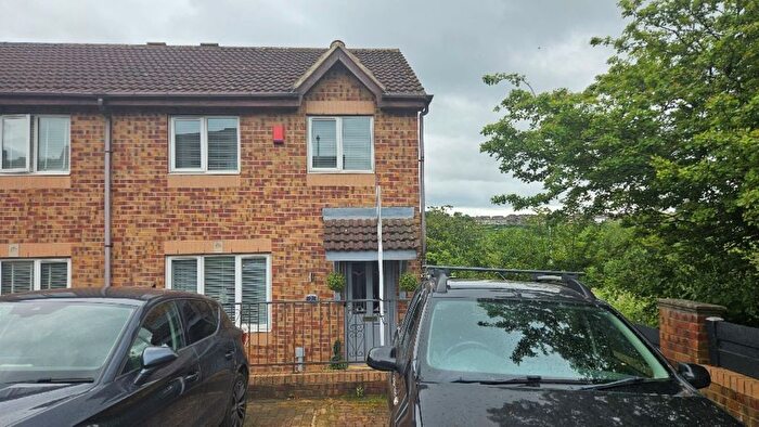 3 Bedroom Semi-Detached House For Sale In Hill Rise, Soothill, Batley, WF17
